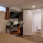 Avenue Hotel