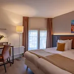 Avenue Hotel 3*