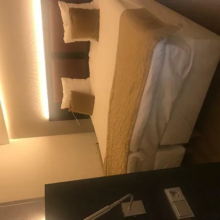 Avenue Hotel 3*