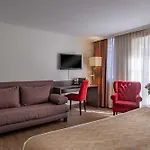 Avenue Hotel