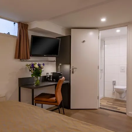 Avenue Hotel