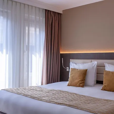 Avenue Hotel